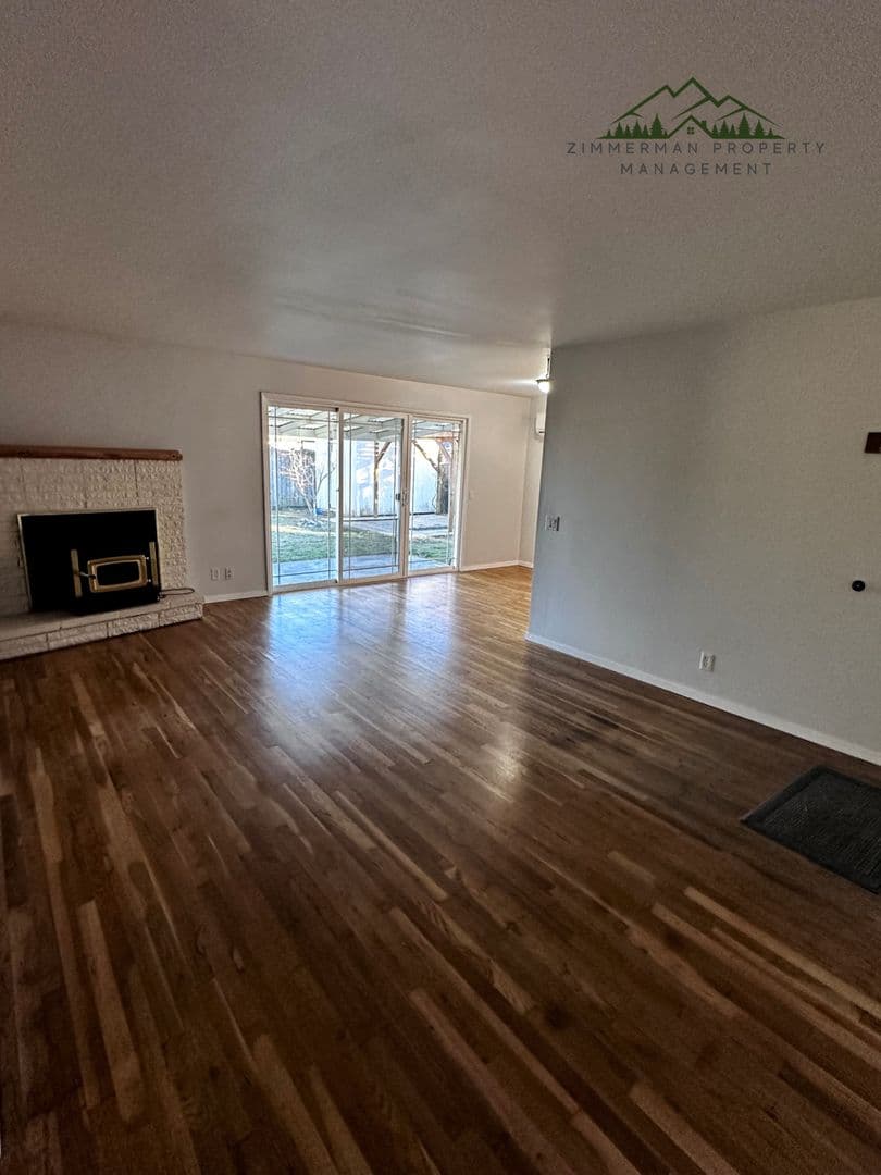 Springfield House: 1139 Custom Way