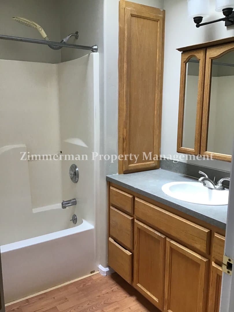 Eugene House: 1757 Oak Patch Road