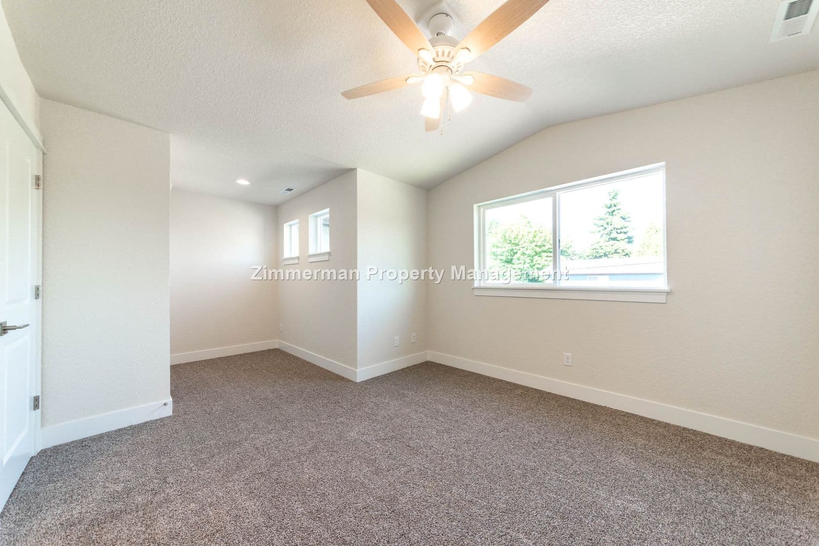 Eugene Apartment: 2603- 2605 Justine Lane