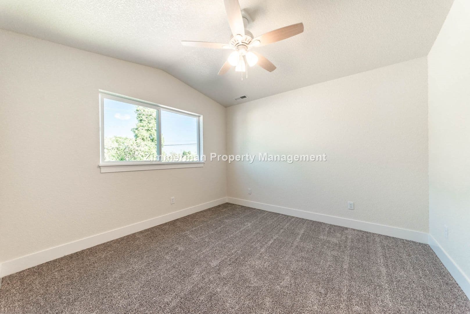 Eugene Apartment: 2603- 2605 Justine Lane