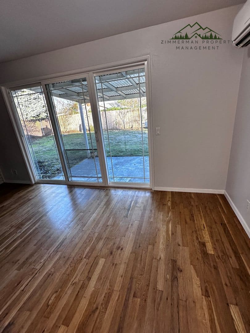 Springfield House: 1139 Custom Way