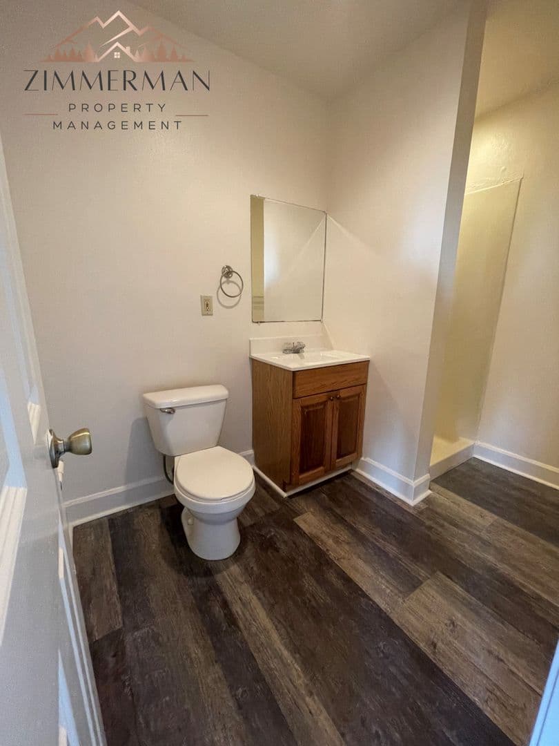 Creswell Apartment: 2 F st 1-6