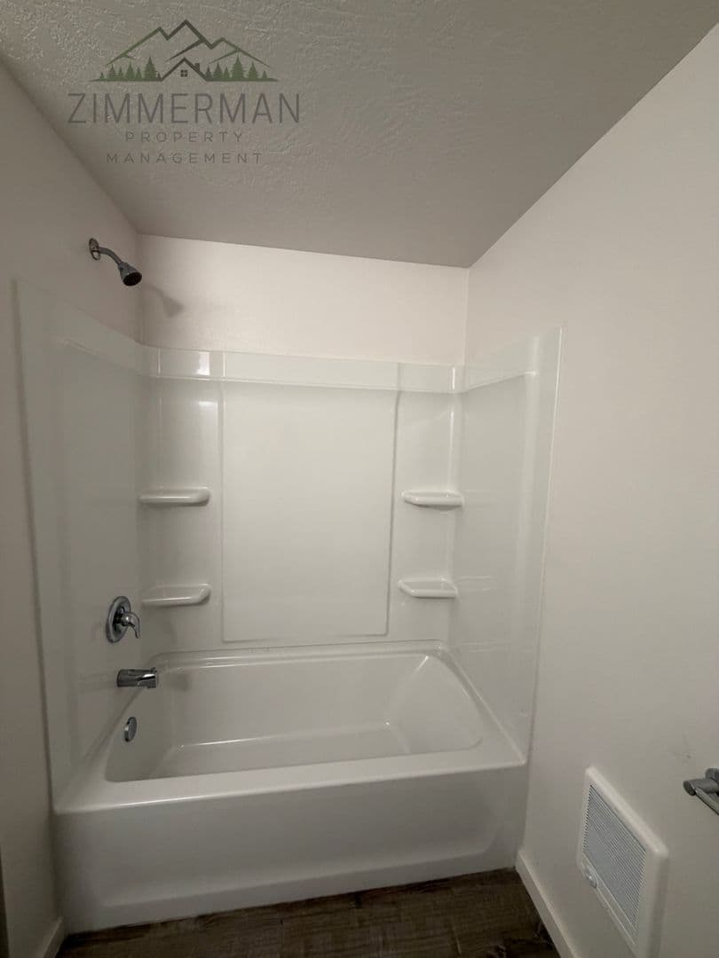 Springfield Apartment: 147 C Street