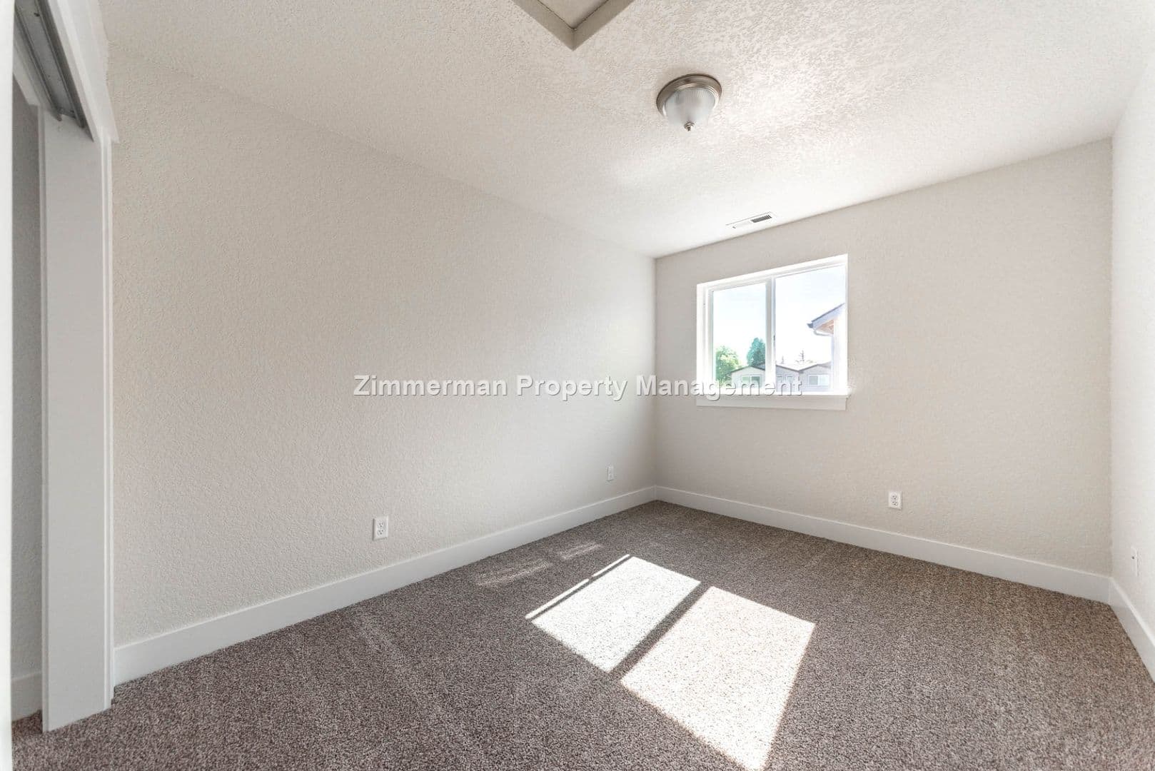 Eugene Apartment: 2603- 2605 Justine Lane