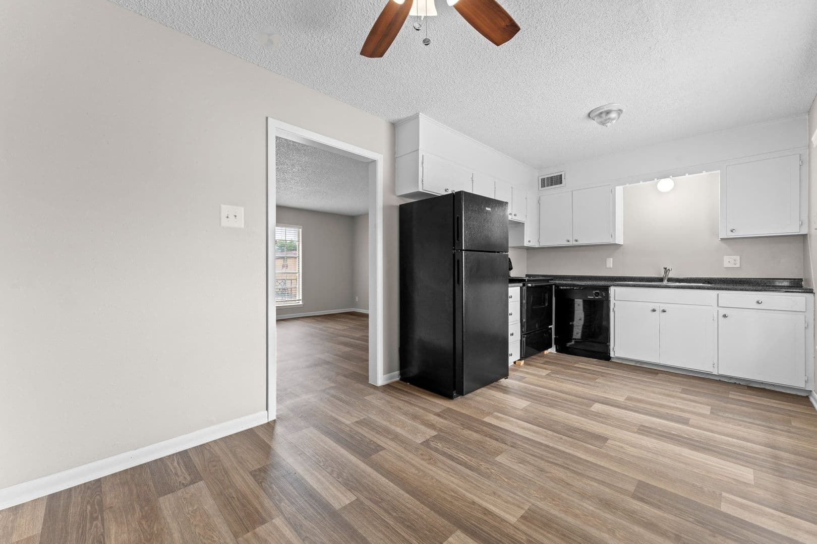 Waco Apartment: 3638 W Waco Dr