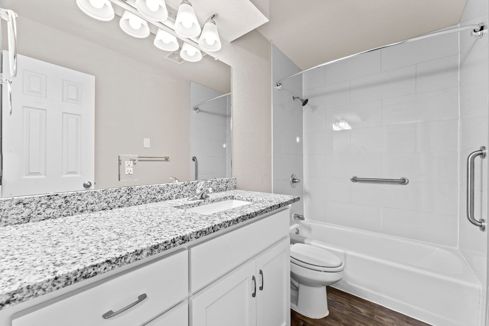 Waco Apartment: 3638 W Waco Dr
