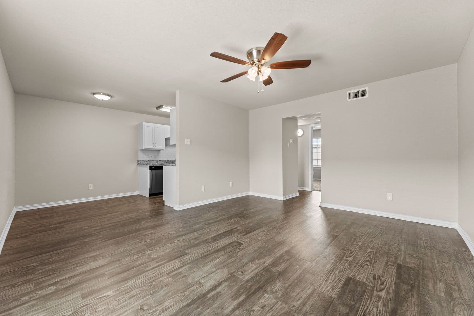 Waco Apartment: 3638 W Waco Dr