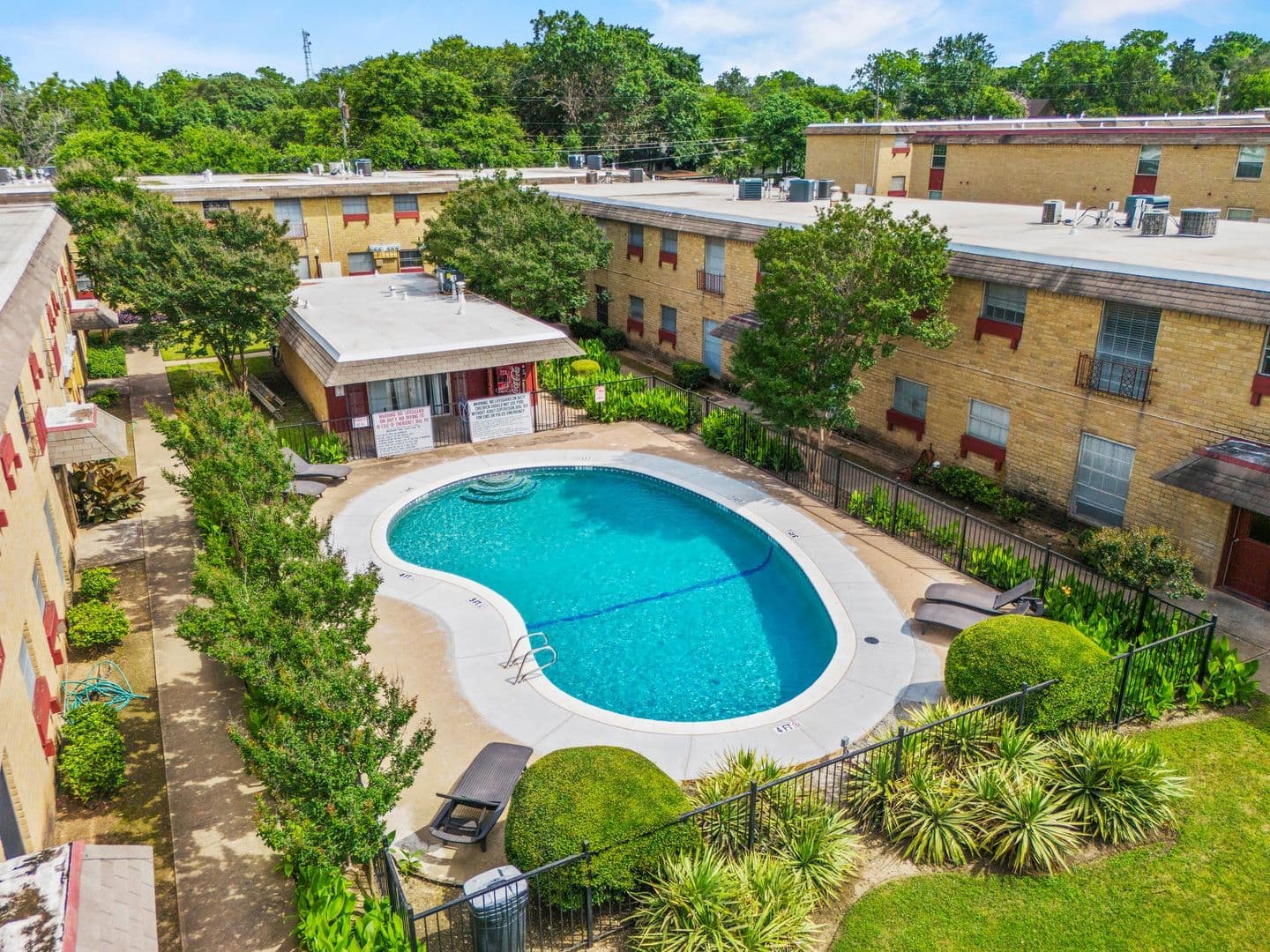 Waco Apartment: 3638 W Waco Dr
