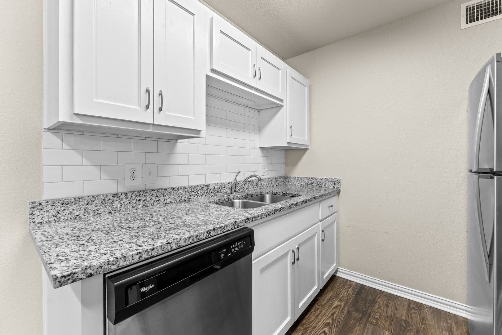 Waco Apartment: 3638 W Waco Dr