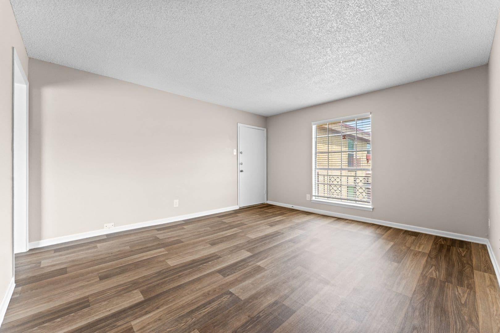 Waco Apartment: 3638 W Waco Dr