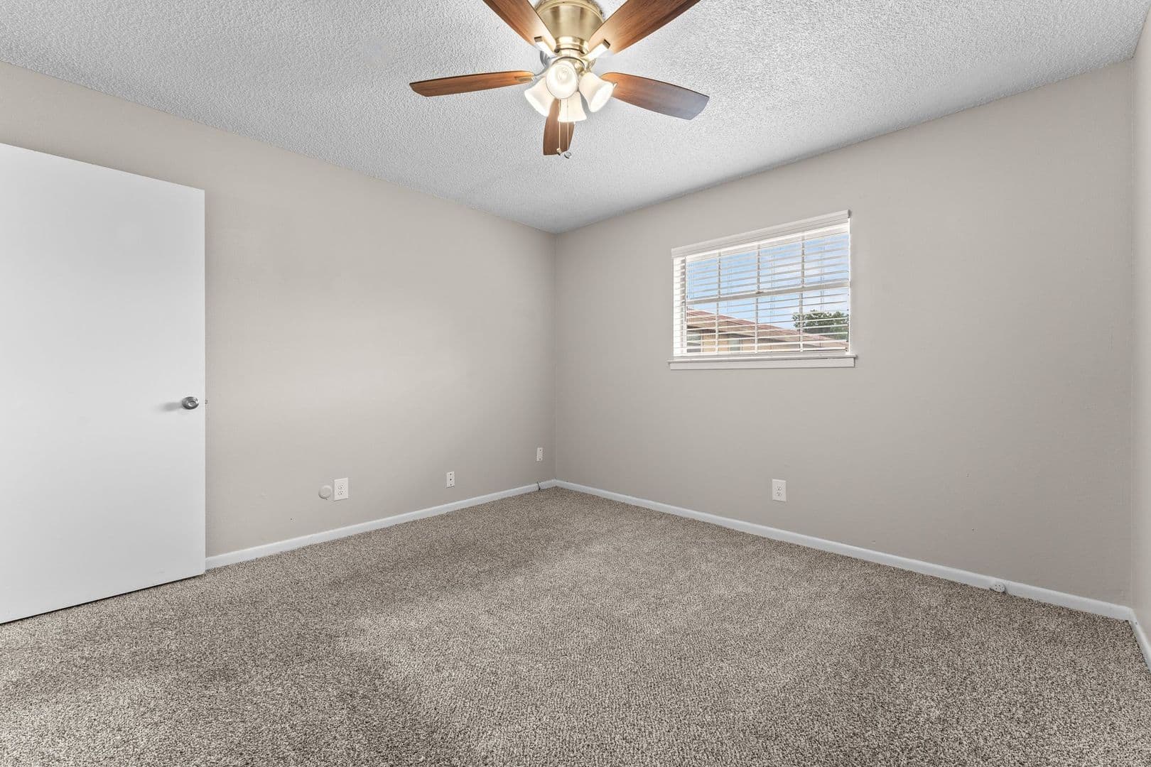 Waco Apartment: 3638 W Waco Dr
