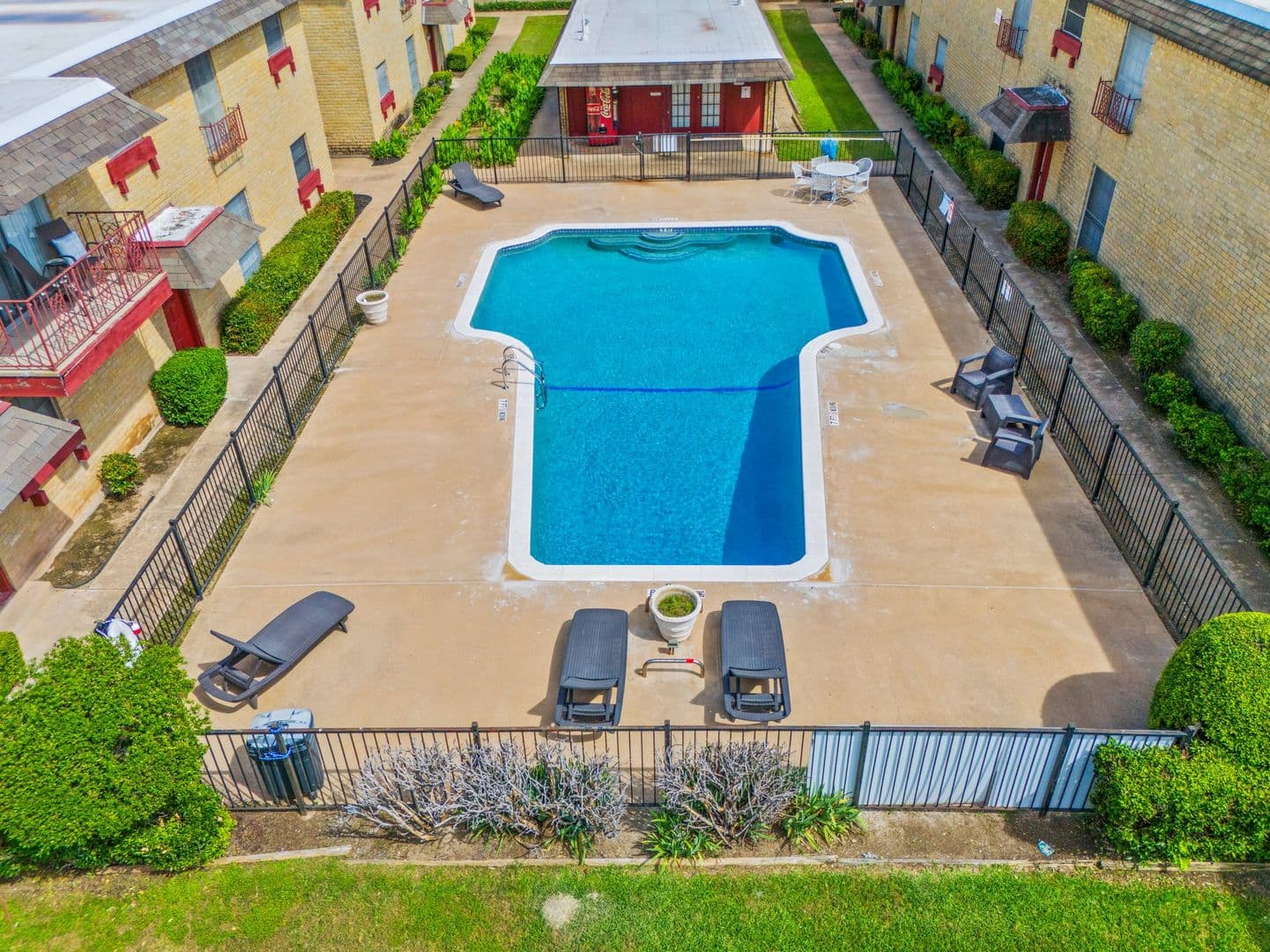 Waco Apartment: 3638 W Waco Dr