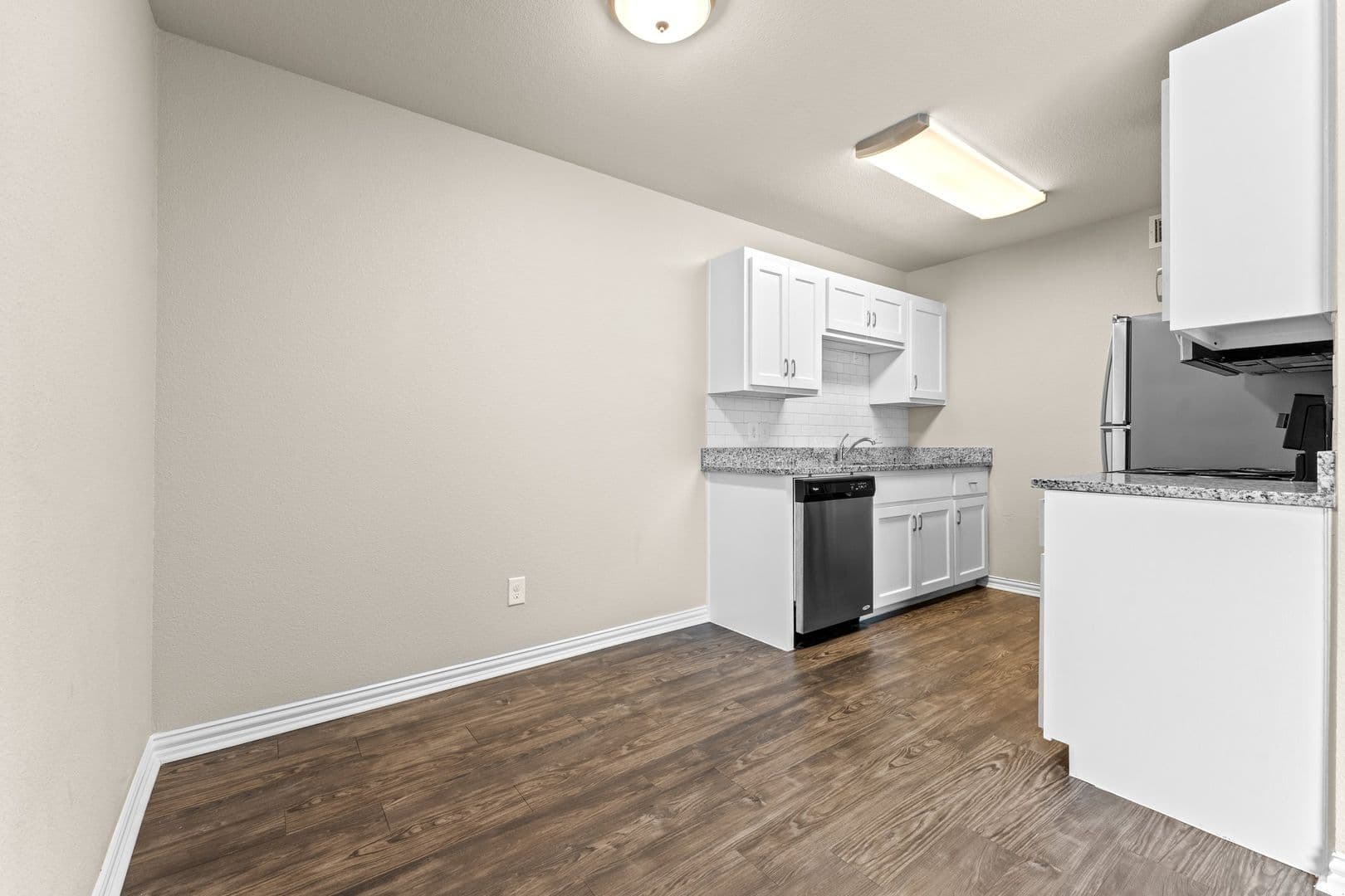 Waco Apartment: 3638 W Waco Dr