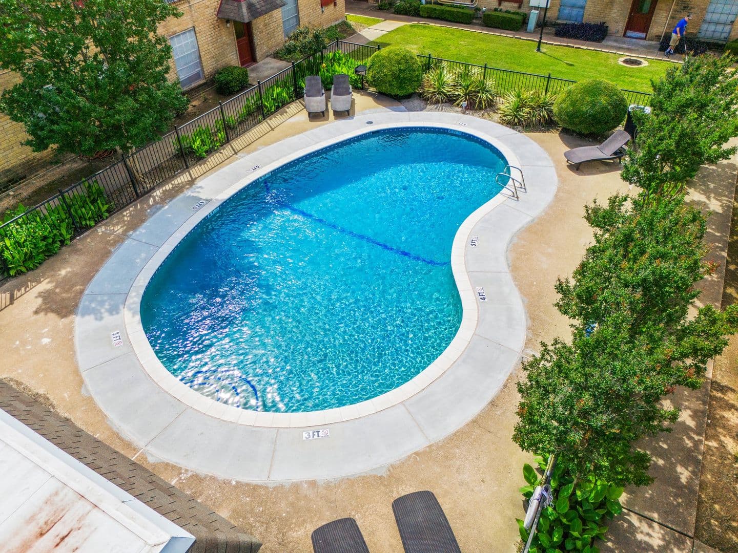 Waco Apartment: 3638 W Waco Dr