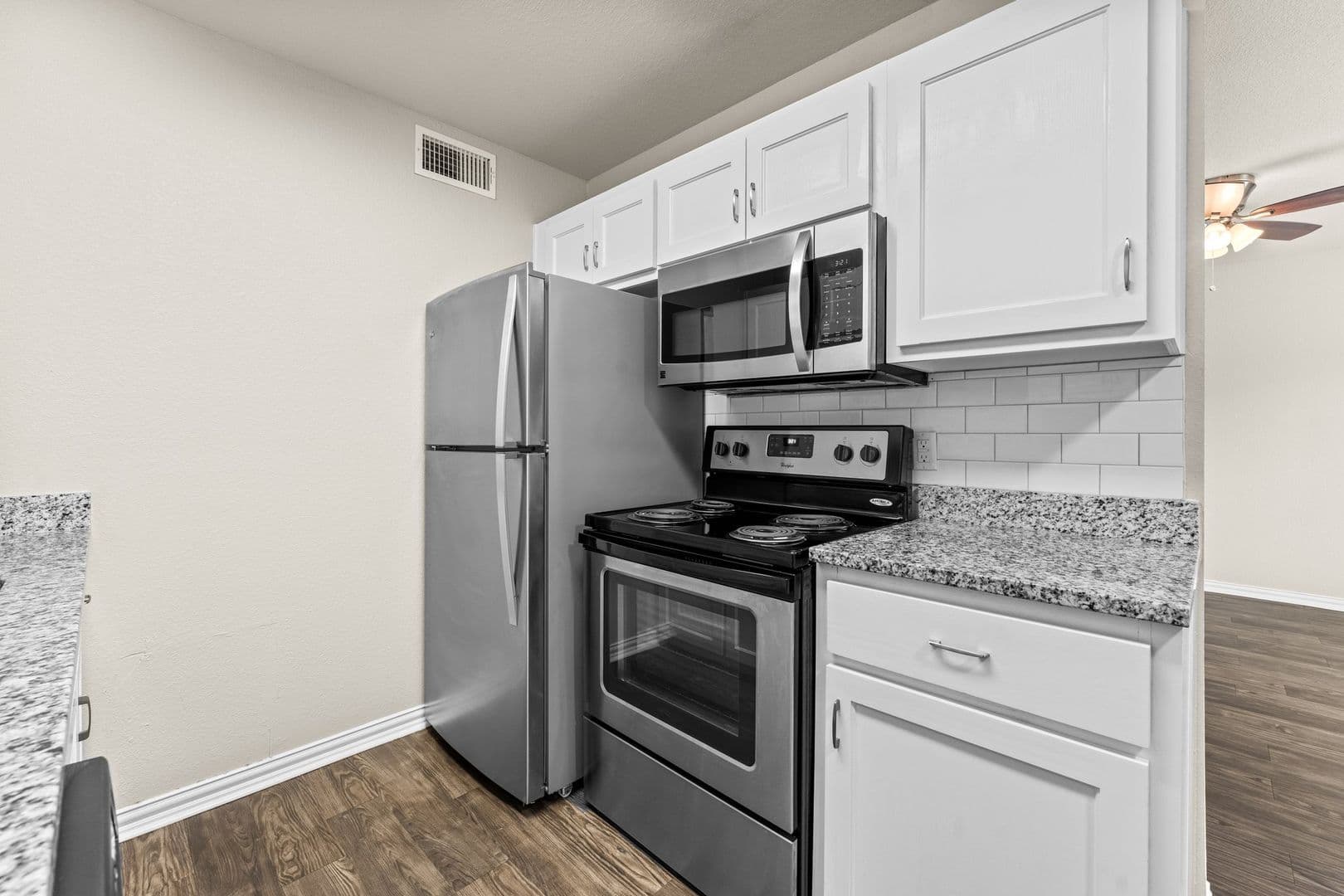 Waco Apartment: 3638 W Waco Dr