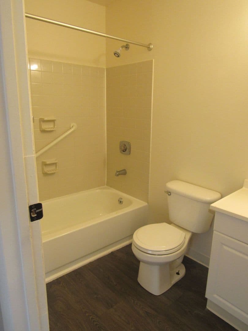 Stillwater Apartment: 1063 Hudson Ave