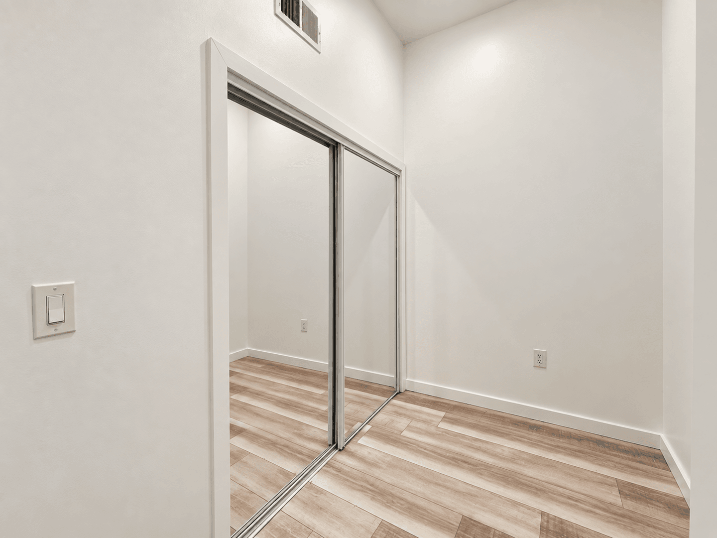 Philadelphia Apartment: 6161 Walnut Street 1A