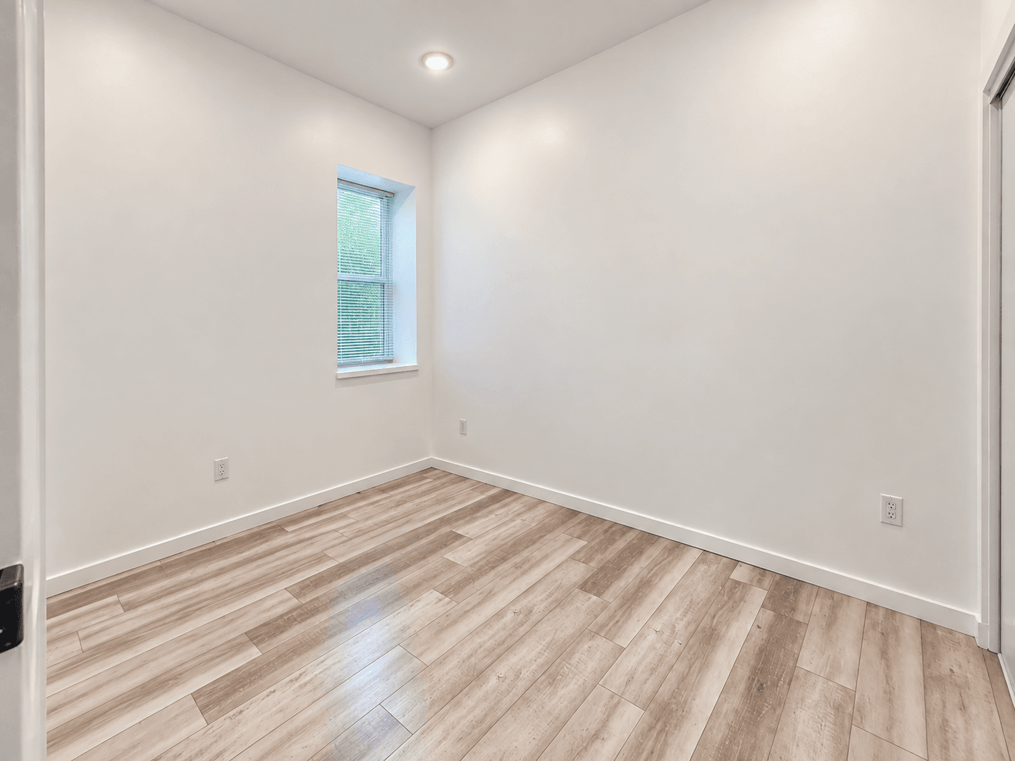 Philadelphia Apartment: 6161 Walnut Street 1A