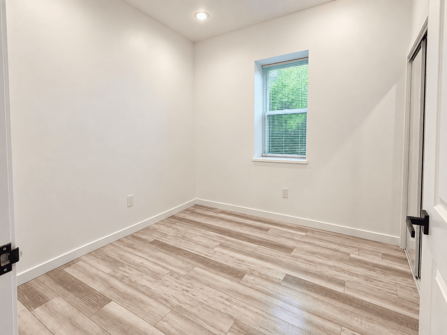 Philadelphia Apartment: 6161 Walnut Street 1A