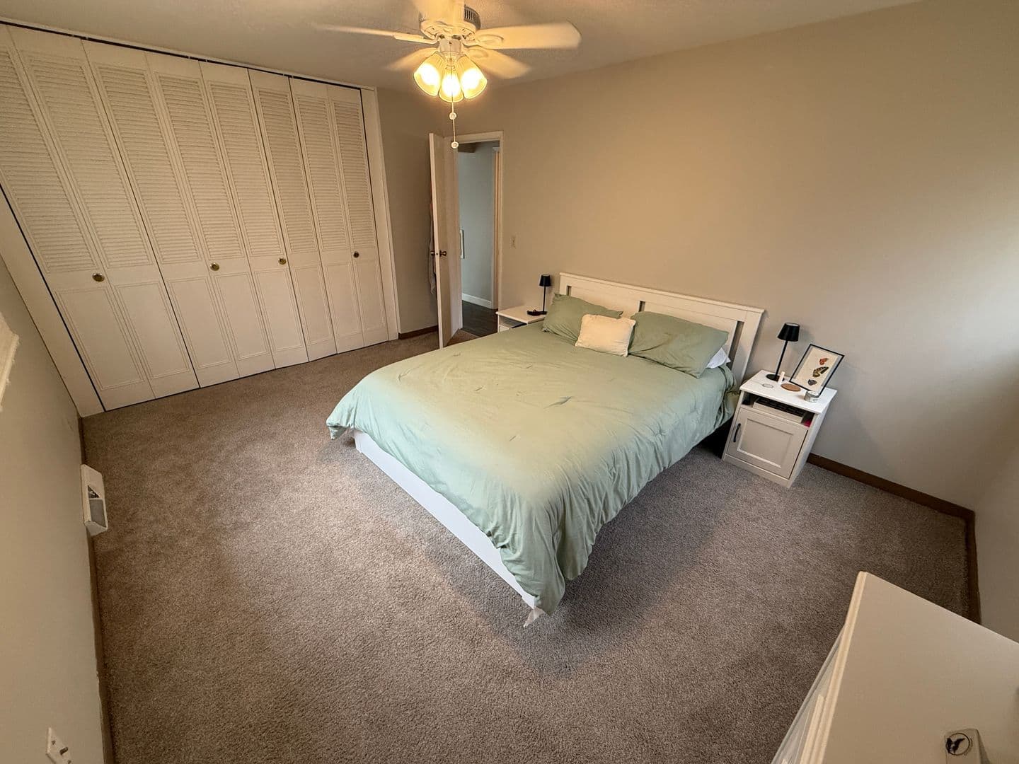 Thiensville Apartment: 245 Williamsburg Dr.