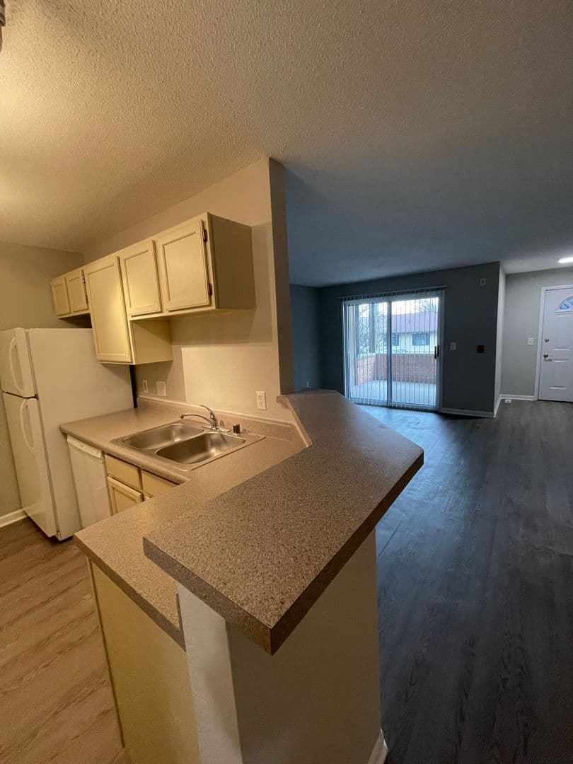 Wauwatosa Apartment: 10051 W. Lisbon Ave.