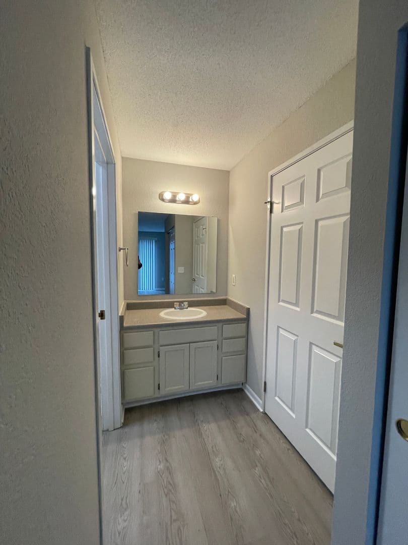 Wauwatosa Apartment: 10051 W. Lisbon Ave.