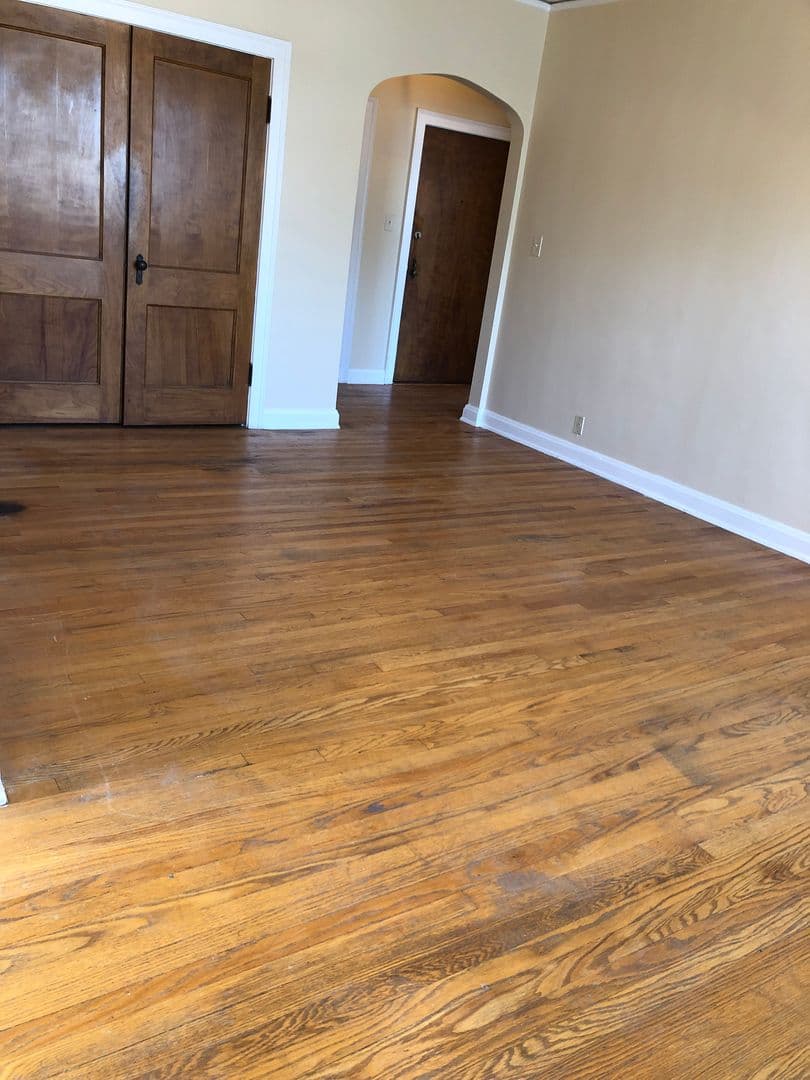 Wauwatosa Apartment: 1423 Martha Washington Dr.