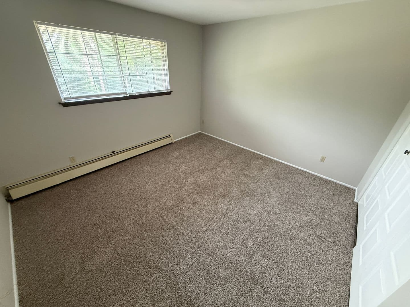 Thiensville Apartment: 200 Williamsburg Dr.