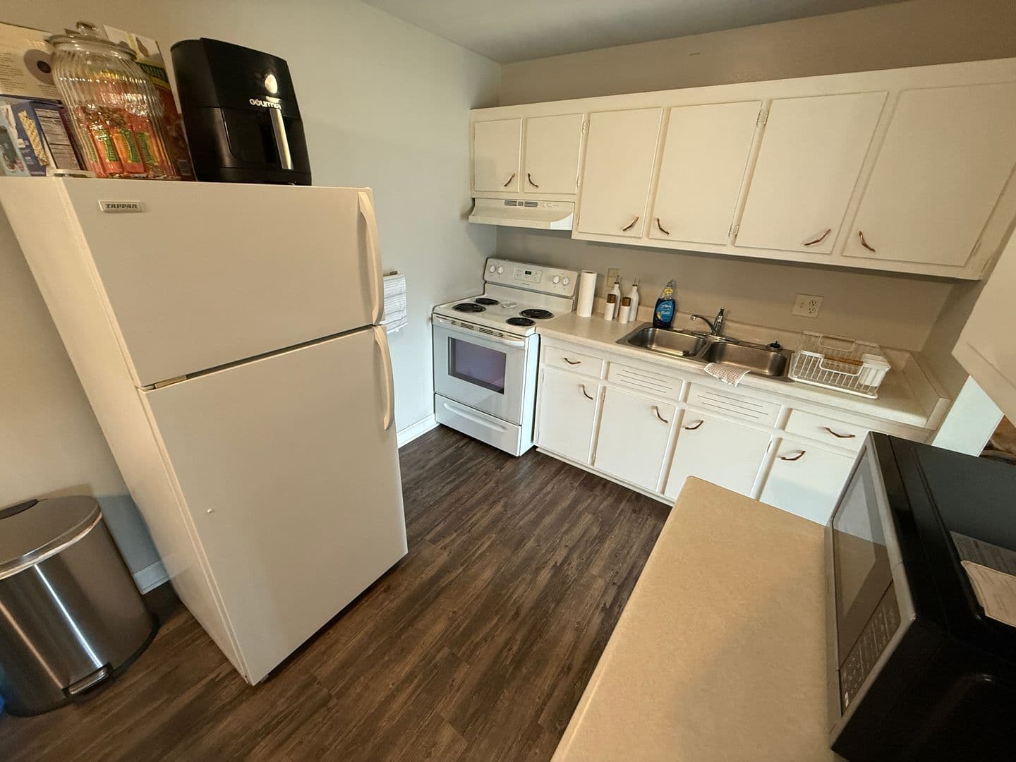 Thiensville Apartment: 245 Williamsburg Dr.