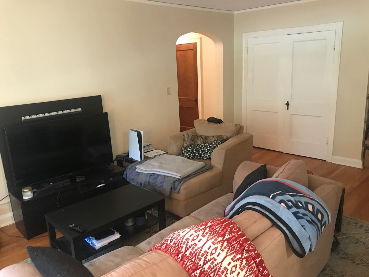 Wauwatosa Apartment: 1423 Martha Washington Dr.