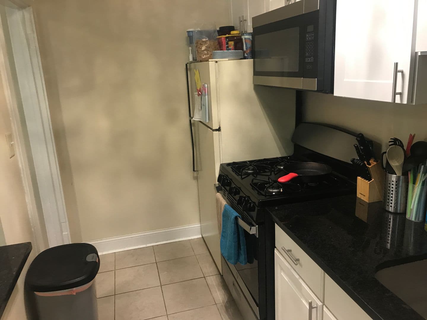 Wauwatosa Apartment: 1423 Martha Washington Dr.