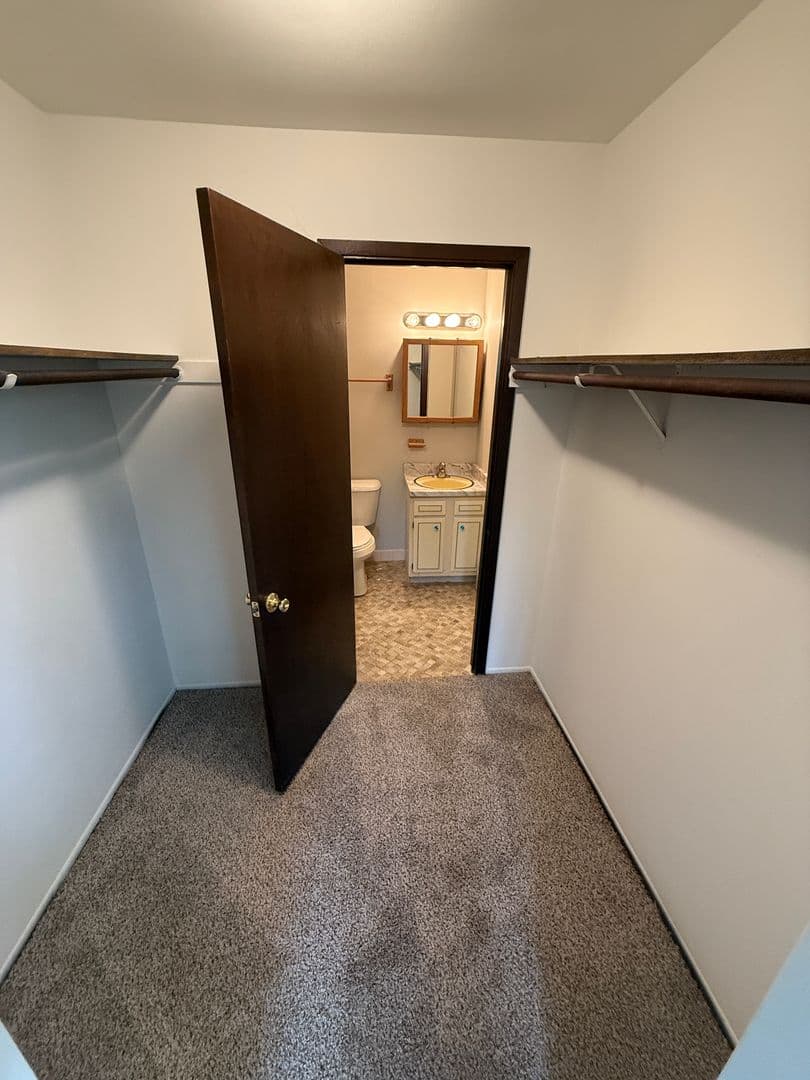 Thiensville Apartment: 200 Williamsburg Dr.