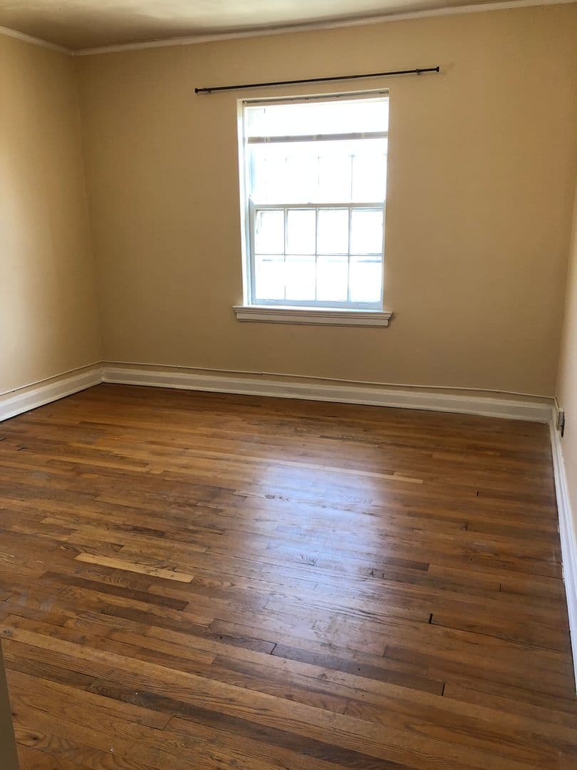 Wauwatosa Apartment: 1423 Martha Washington Dr.