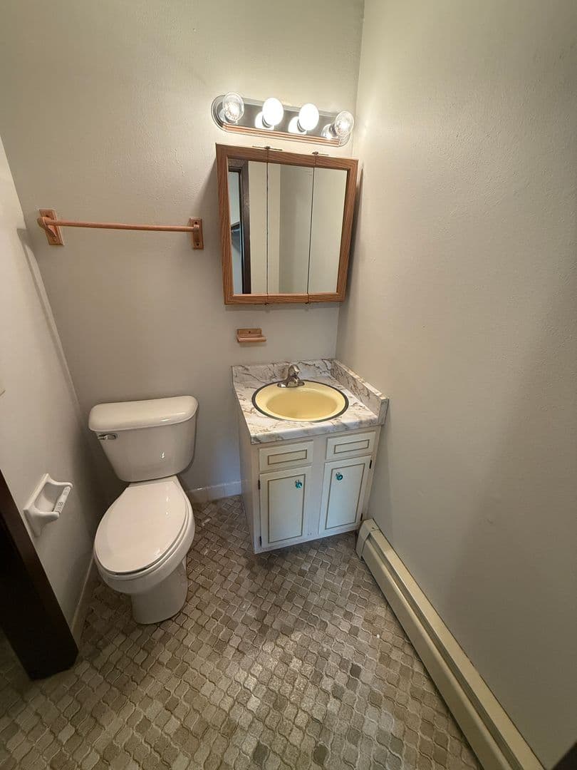 Thiensville Apartment: 200 Williamsburg Dr.