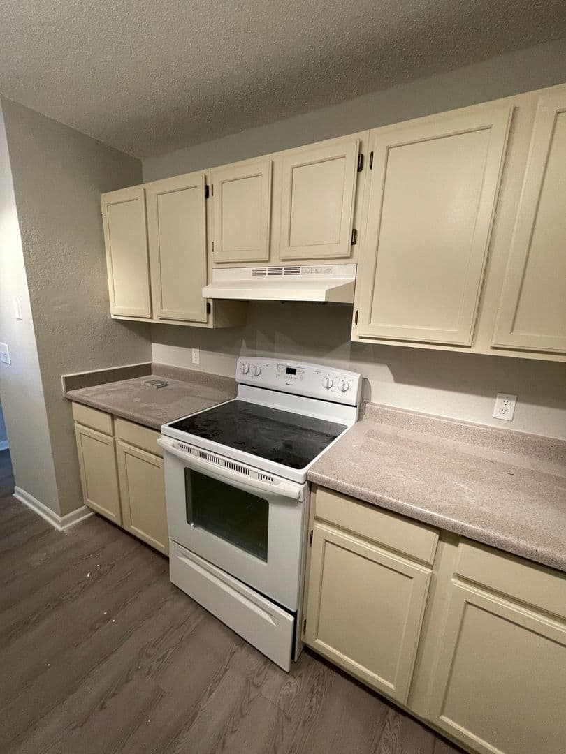 Wauwatosa Apartment: 10051 W. Lisbon Ave.