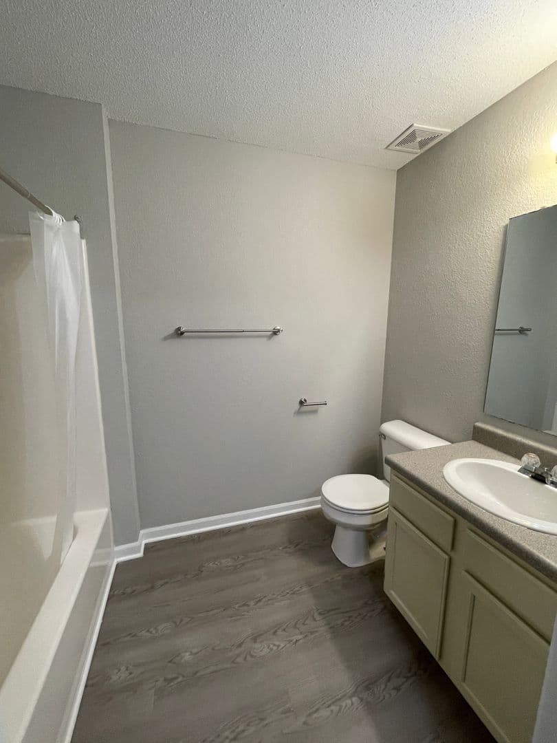 Wauwatosa Apartment: 10051 W. Lisbon Ave.