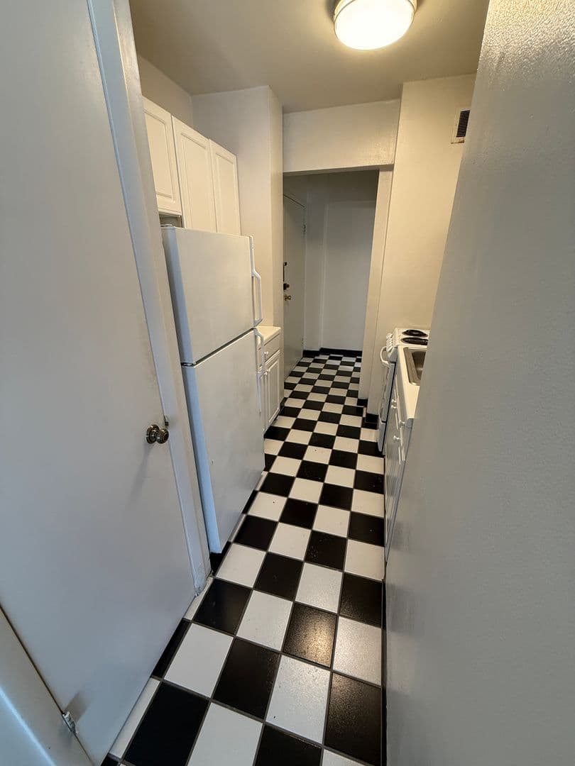 Milwaukee Apartment: 1653 N. Prospect Ave.