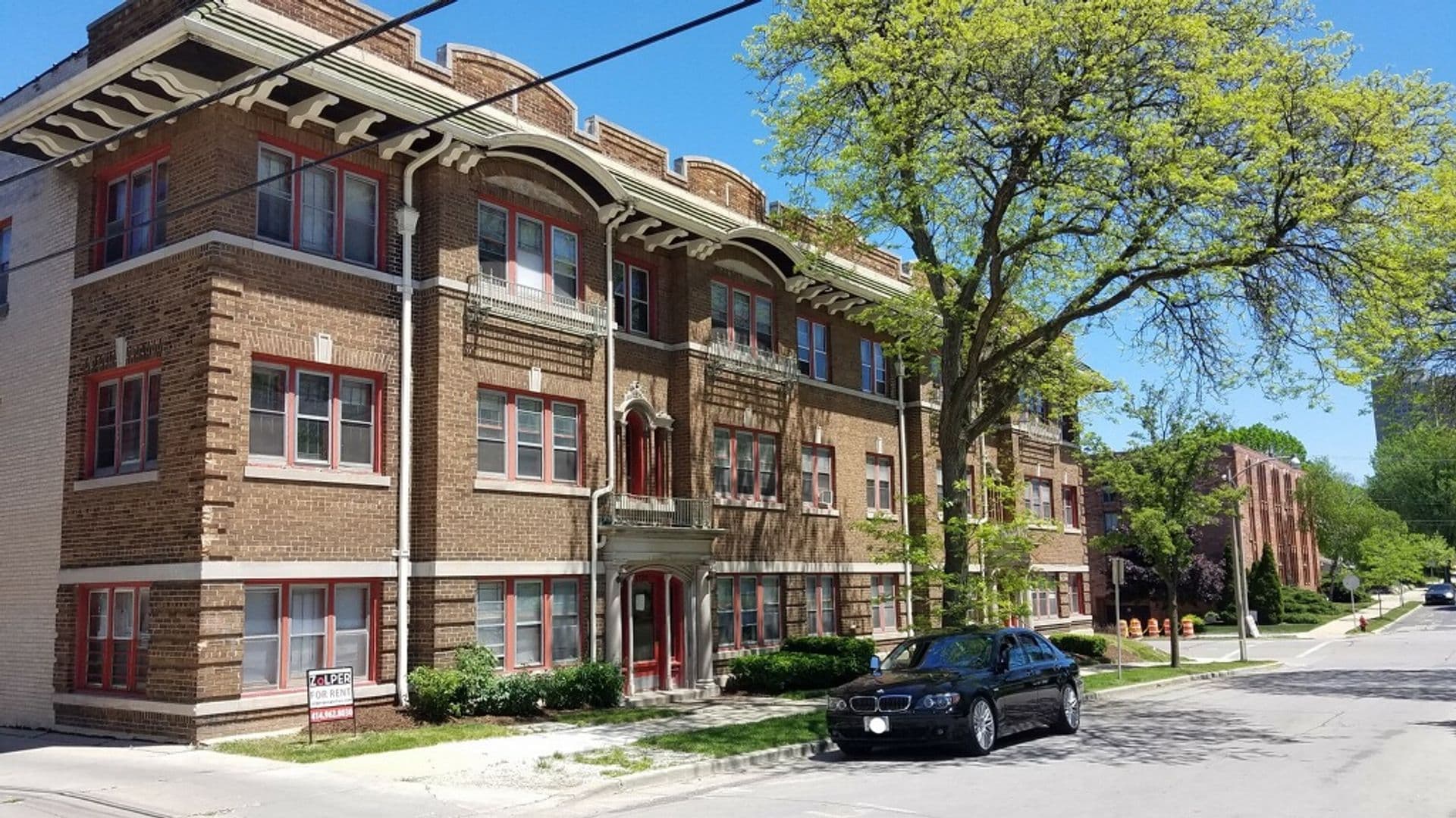 Milwaukee Apartment: 1720 E. NEWPORT AVE.