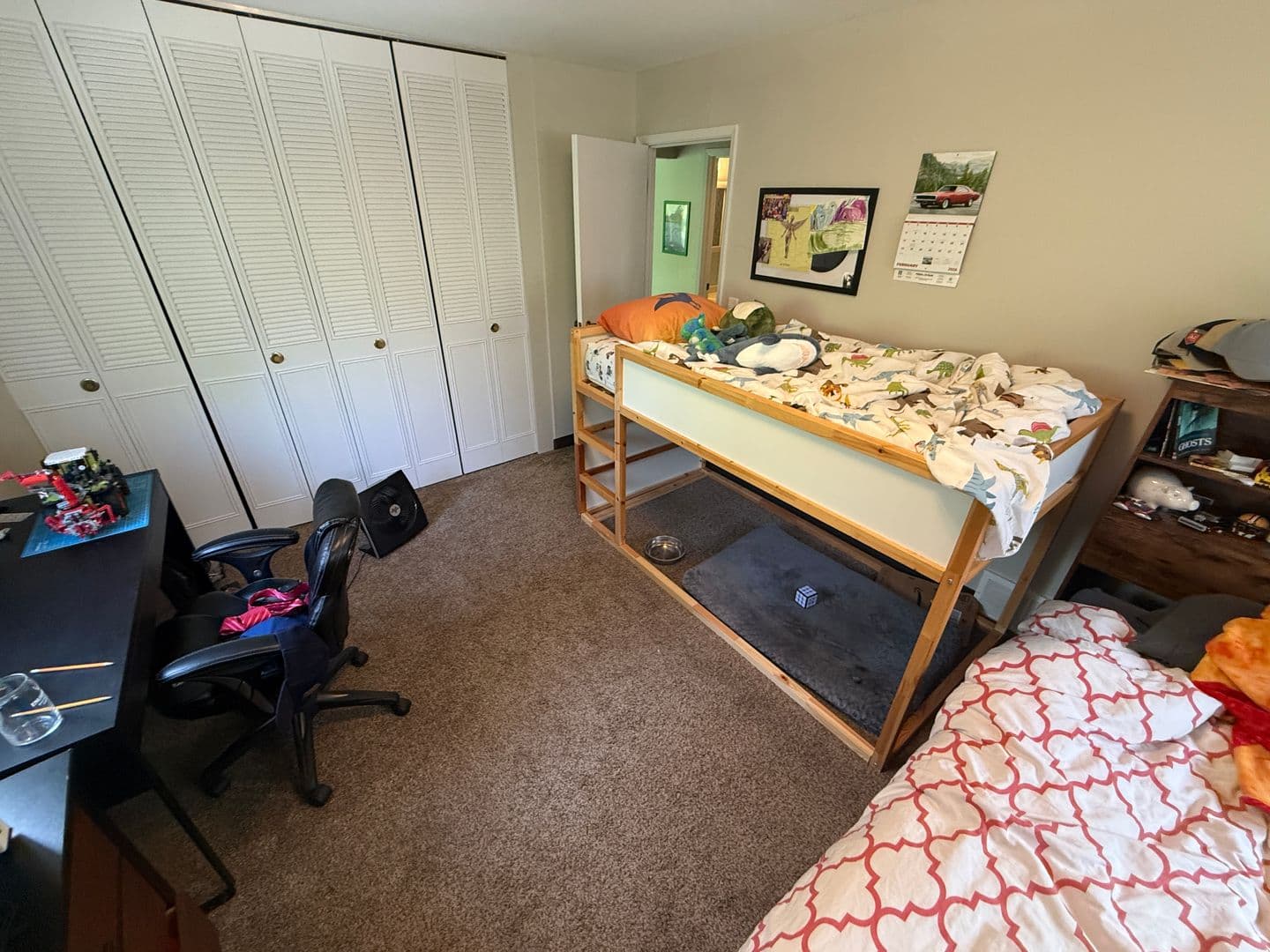 Thiensville Apartment: 245 Williamsburg Dr.
