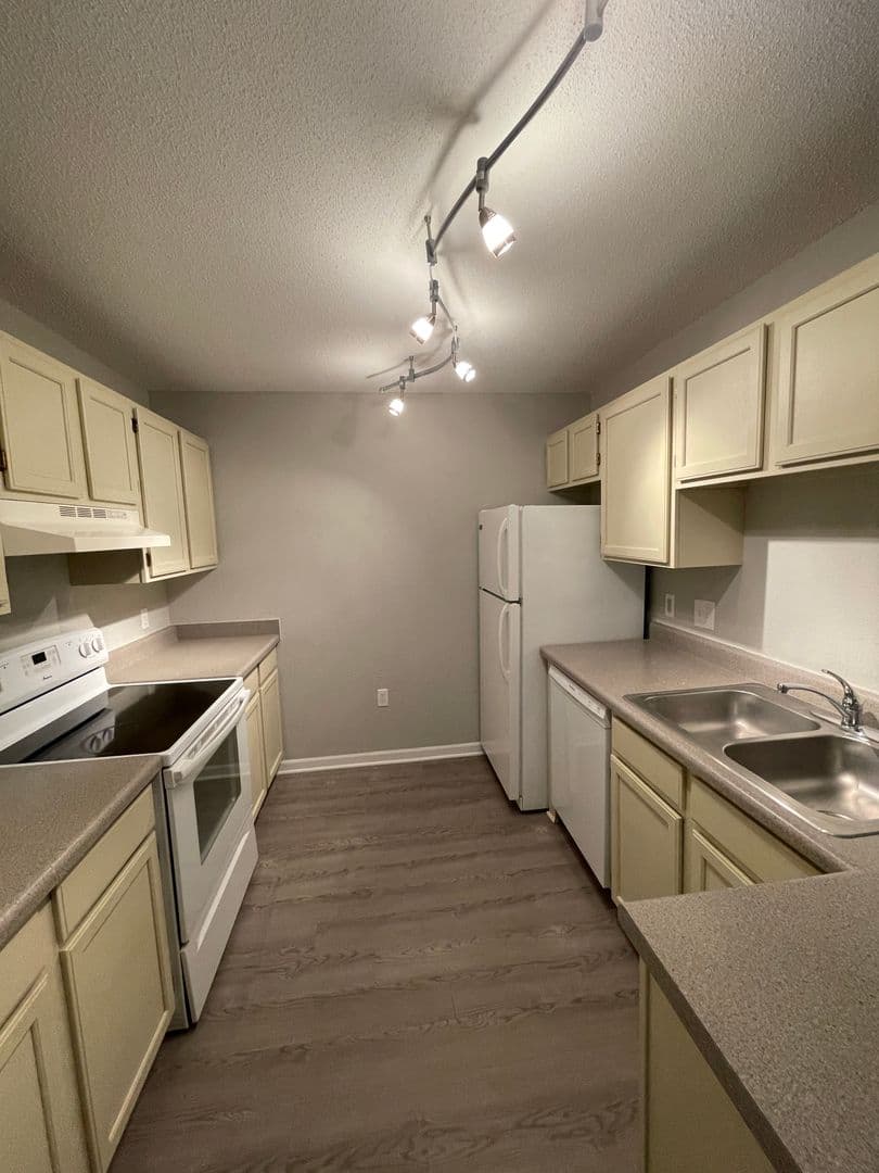 Wauwatosa Apartment: 10051 W. Lisbon Ave.