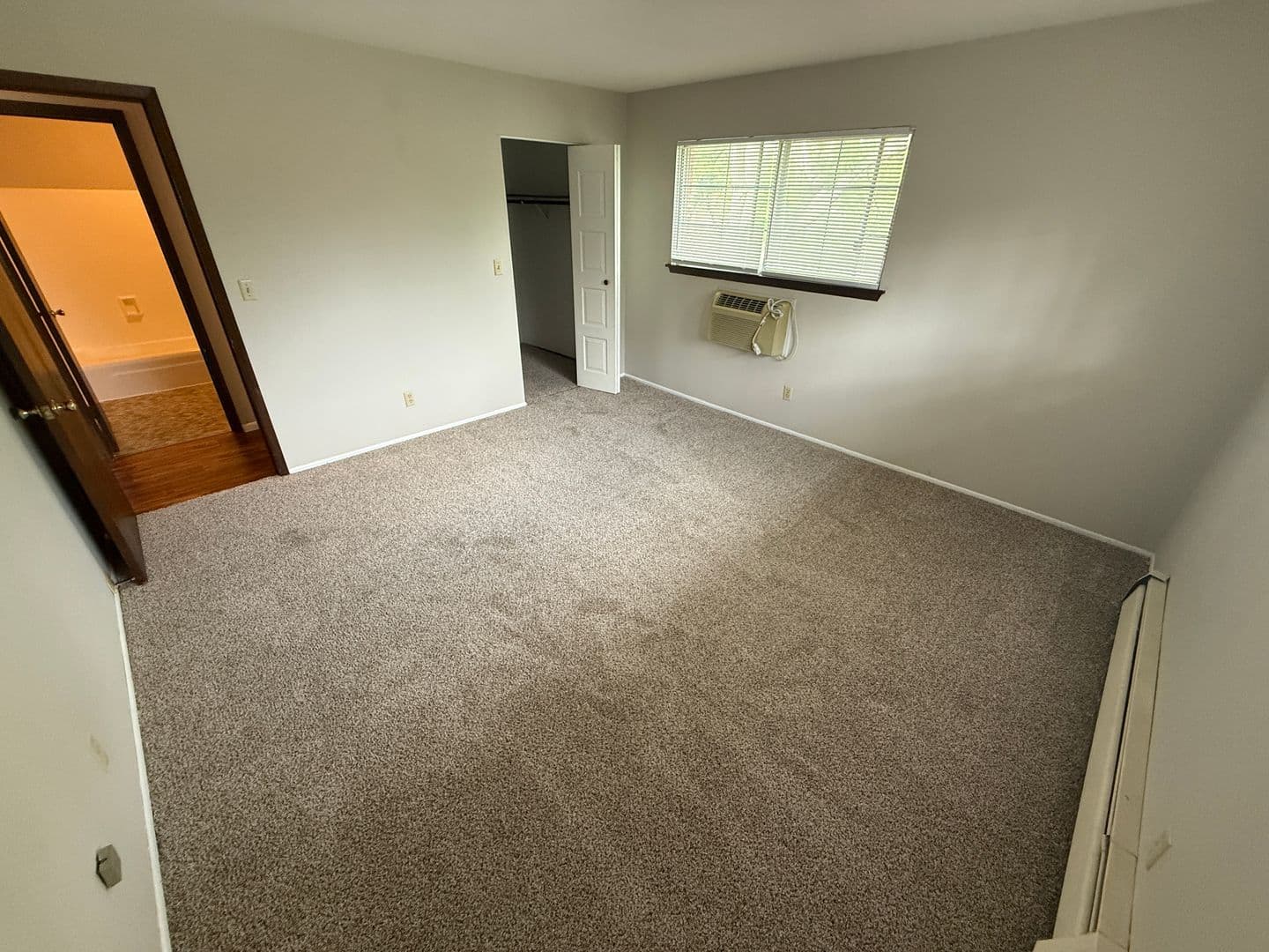 Thiensville Apartment: 200 Williamsburg Dr.