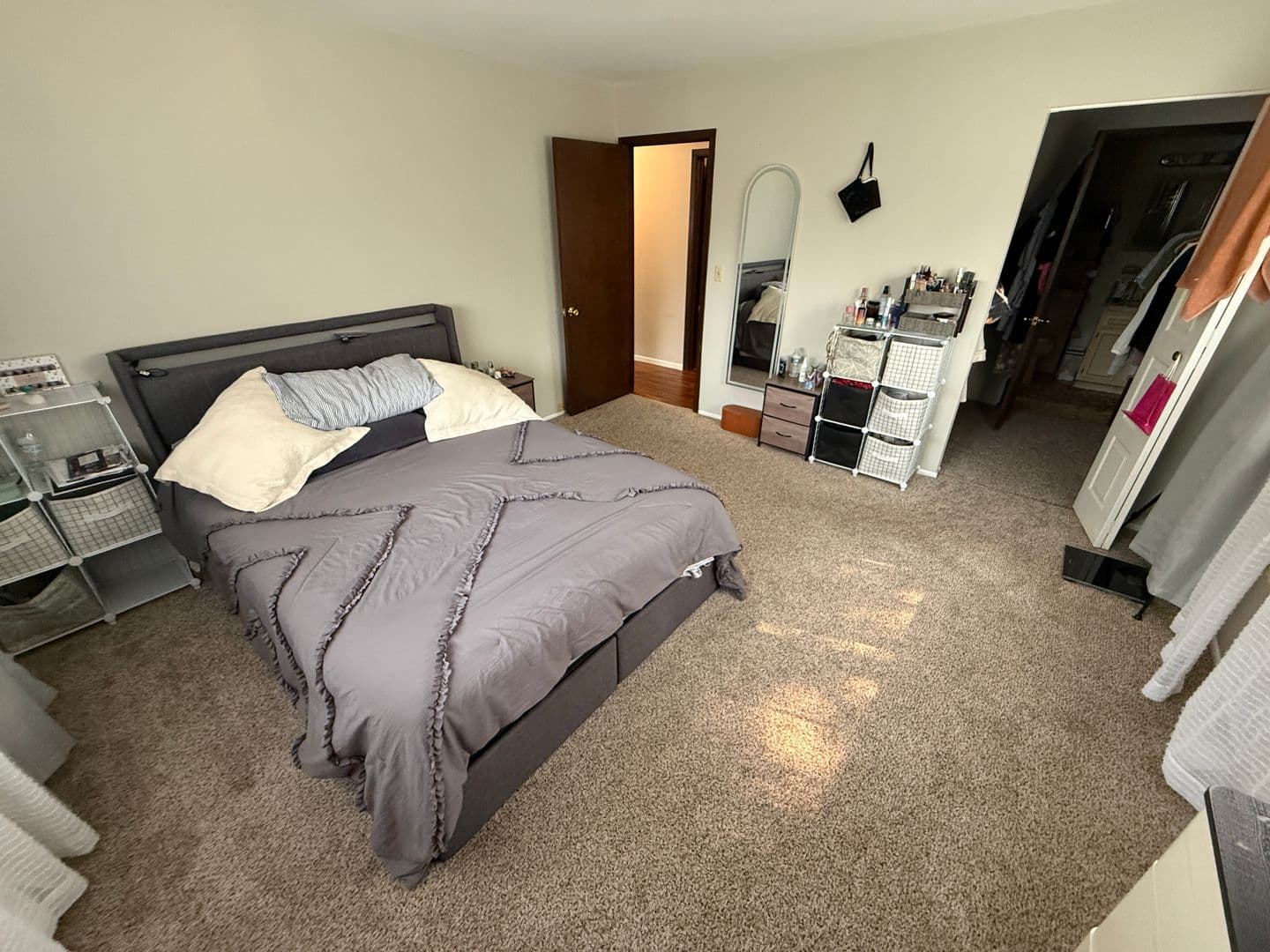 Thiensville Apartment: 200 Williamsburg Dr.