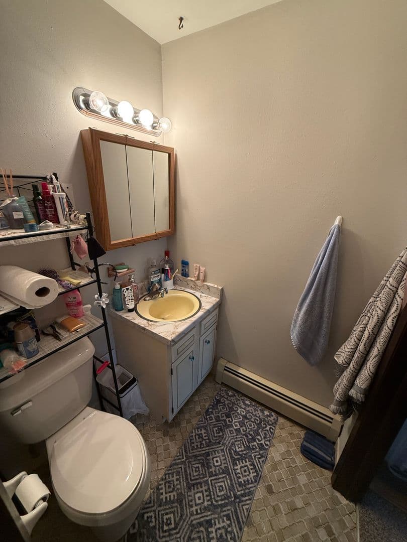 Thiensville Apartment: 200 Williamsburg Dr.