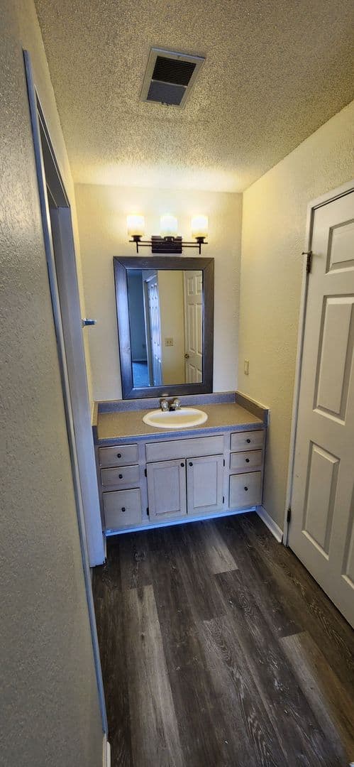 Wauwatosa Apartment: 10051 W. Lisbon Ave.