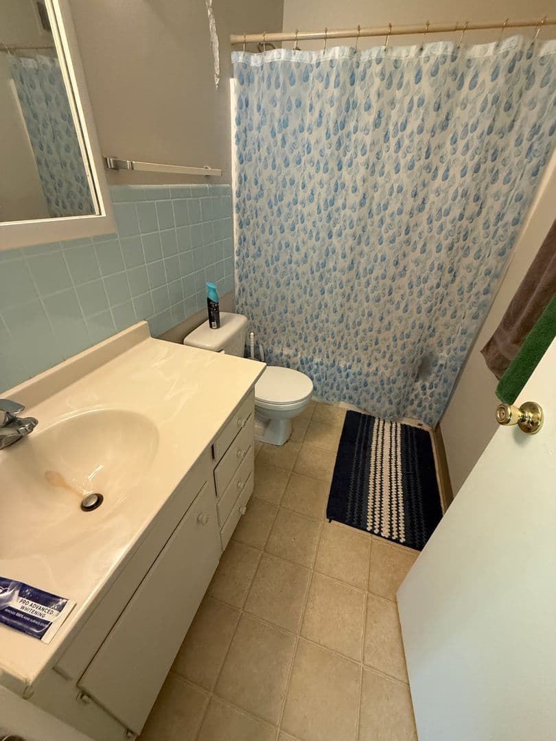 Thiensville Apartment: 245 Williamsburg Dr.