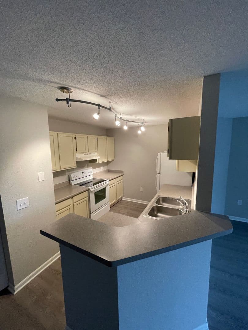 Wauwatosa Apartment: 10051 W. Lisbon Ave.
