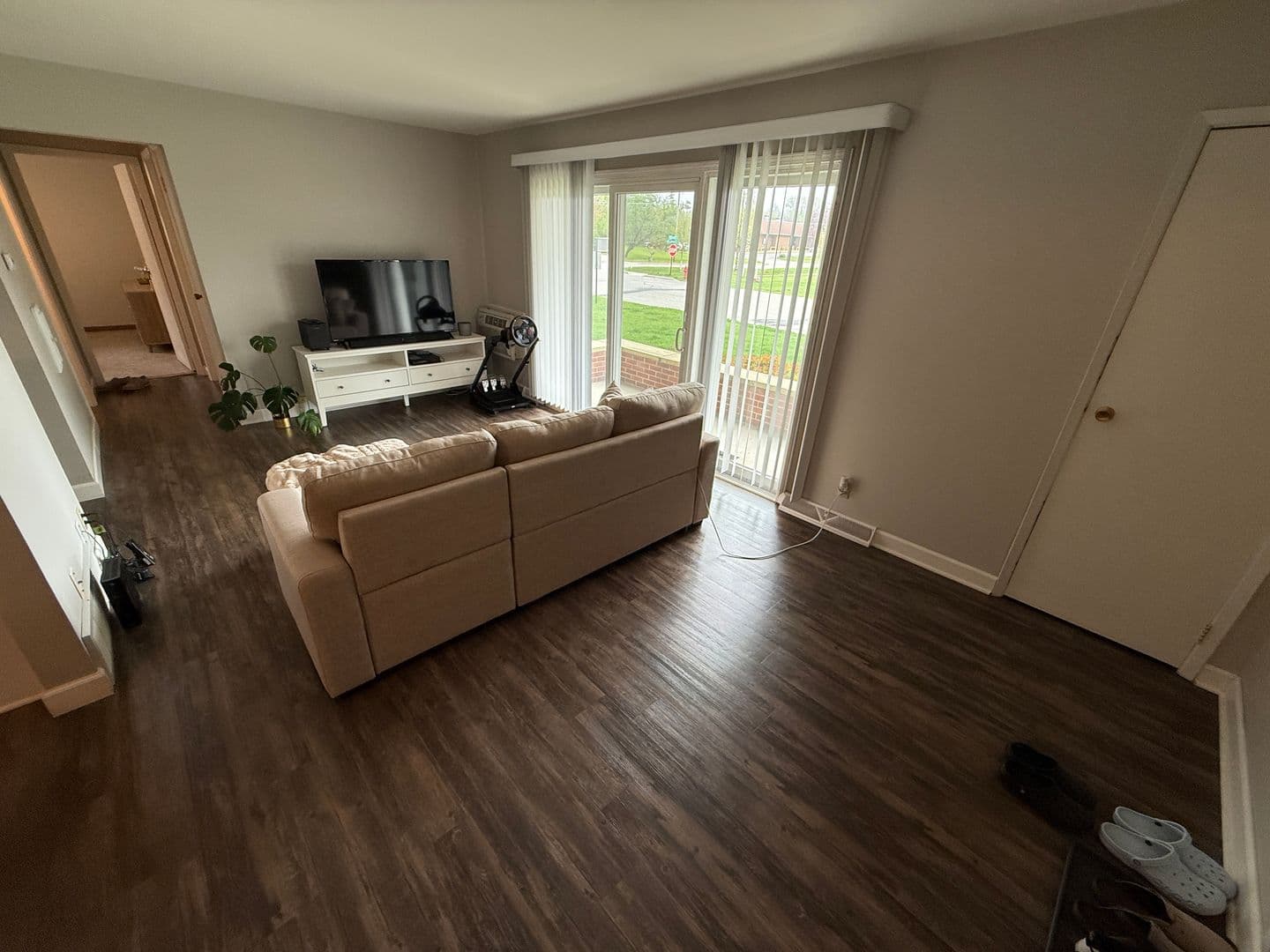 Thiensville Apartment: 245 Williamsburg Dr.