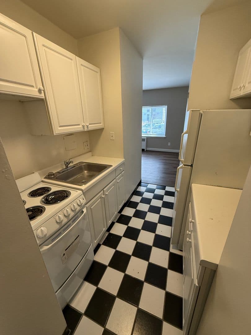 Milwaukee Apartment: 1653 N. Prospect Ave.
