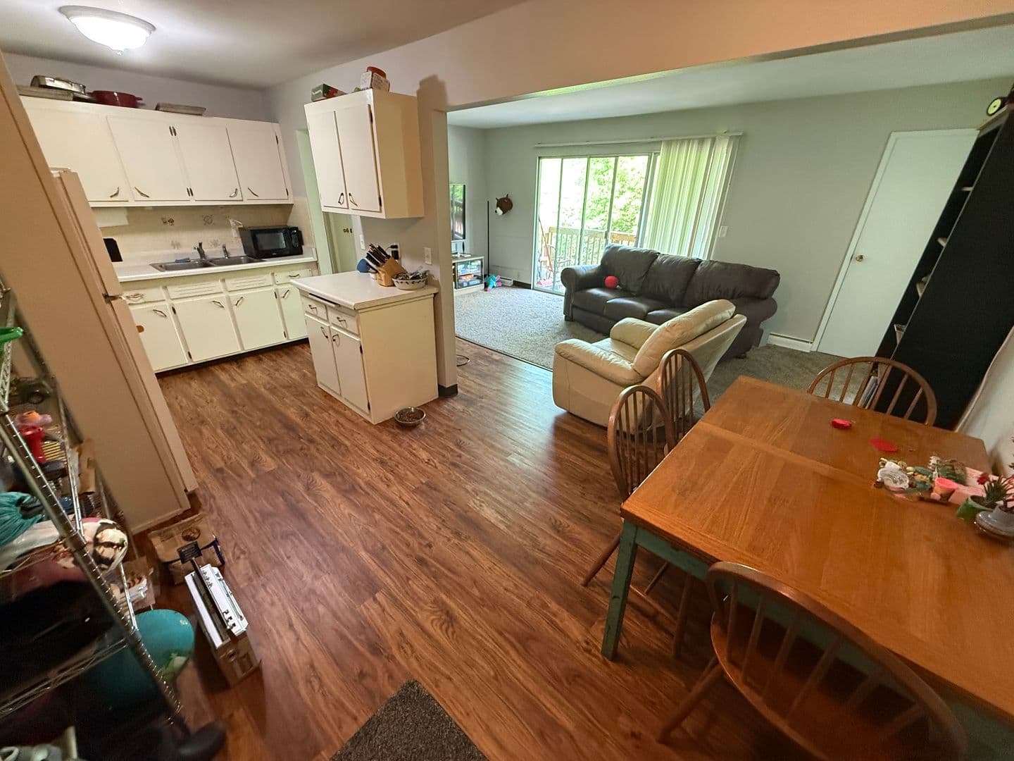 Thiensville Apartment: 245 Williamsburg Dr.
