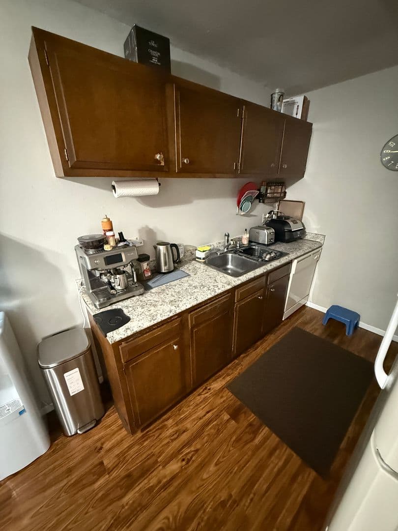 Thiensville Apartment: 200 Williamsburg Dr.